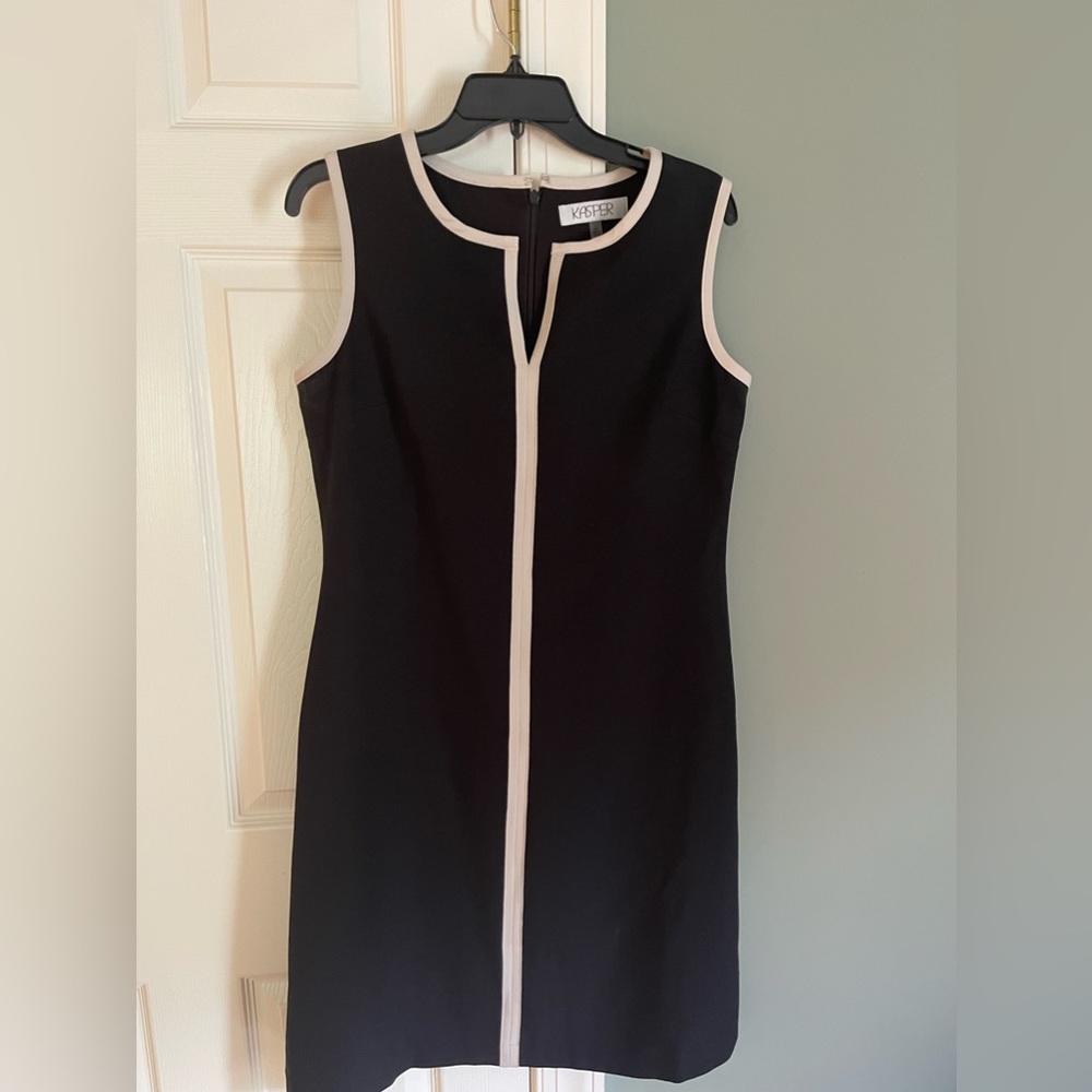 Kasper crepe tan and white sheath dress
